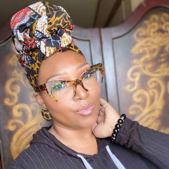 Beautiful frame of eyeglasses pays special attention to comfort. - Picture 3 of 12